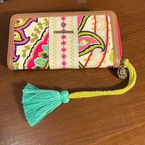 Woman’s Spartina 449 wallet with gold zipper and tassel.